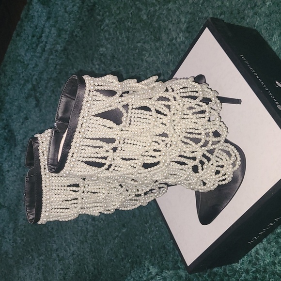 Elegant Black and White Pearl Heeled Boots - Picture 2 of 4